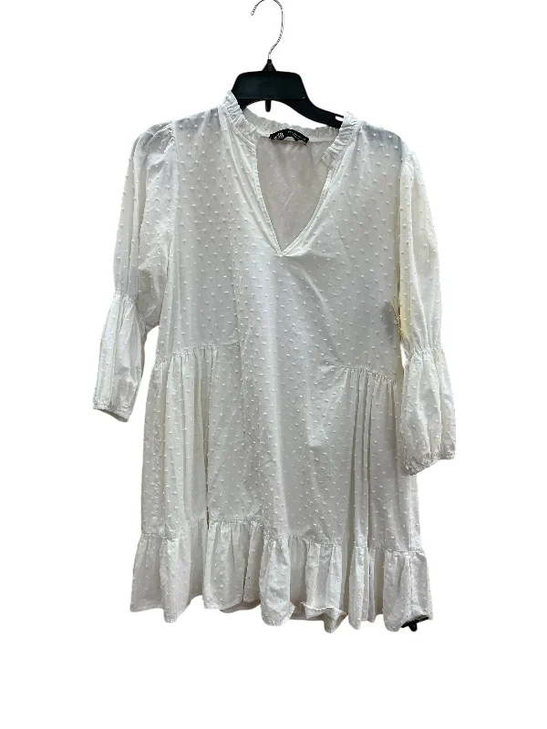 sophisticated dressDress Casual Short By Zara In White, Size: M