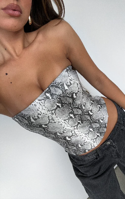 Don’t Miss Out fitted coatSnake Bite Strapless PU Bustier Snake