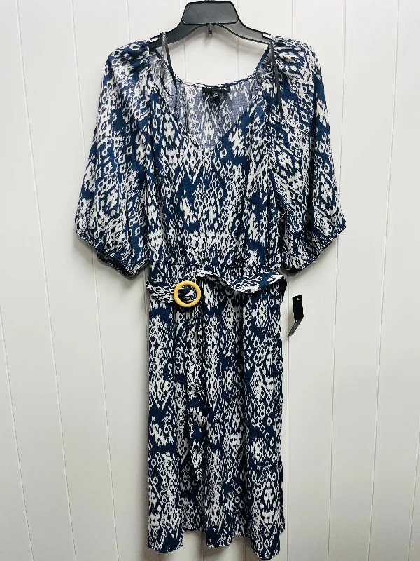 Huge Discounts floral dressDress Casual Short By Clothes Mentor In Blue & White, Size: 2x Huge Discounts floral dressDress Casual Short By Clothes Mentor In Blue & White, Size: 2x