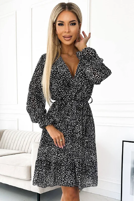 Don’t Miss Out silk dressNumoco Basic 506-1 Chiffon dress with a neckline, ruffles and a belt - black and white pattern